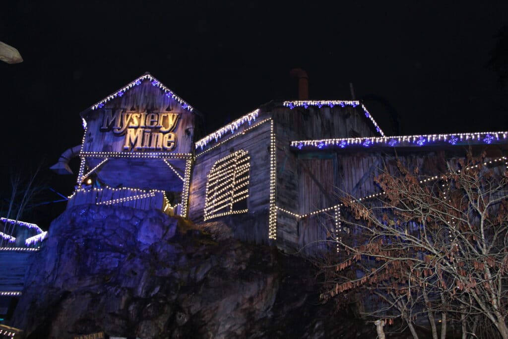 Dollywood Christmas Mystery Mine