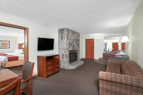 Evergreen Smoky Mountain Lodge suite