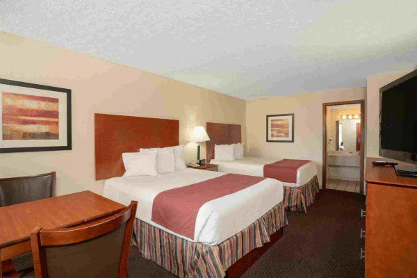 Evergreen Smoky Mountain Lodge hotel room