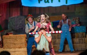 Go See the Hatfield & McCoy Dinner Feud in Pigeon Forge, TN