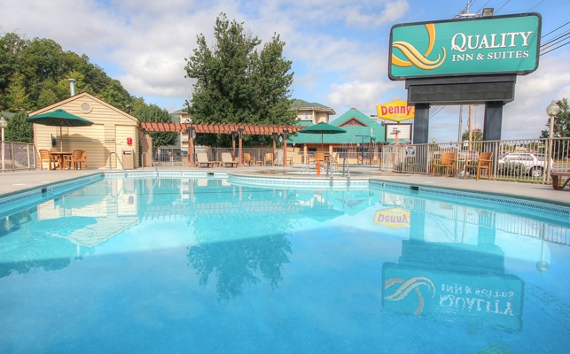 Pool at Quality Inn and Suites at Dollywood Lane