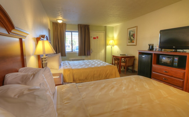 Room at Quality Inn and Suites at Dollywood Lane