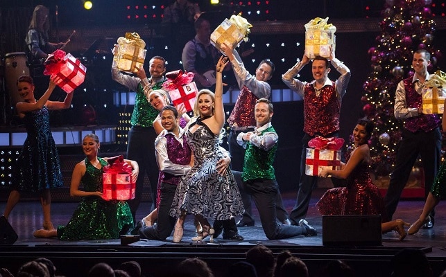 Christmas At The Smoky Mountain Opry In Pigeon Forge Tn