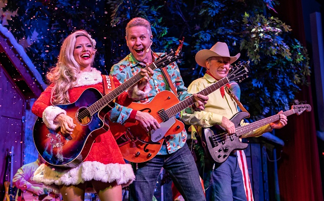 Comedy Barn Christmas Show In Pigeon Forge Tn