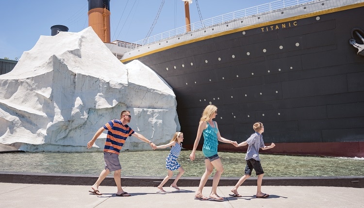 Family Visiting Titanic Museum in Pigeon Forge TN