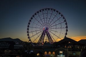 great-smoky-mountain-wheel-island-pigeon-forge-600x400
