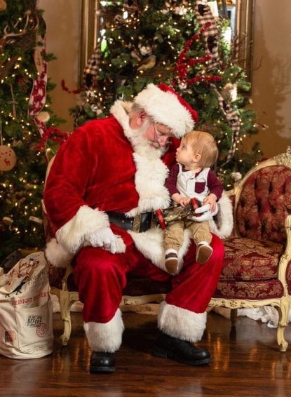 Santa at Crave Golf Club in Pigeon Forge