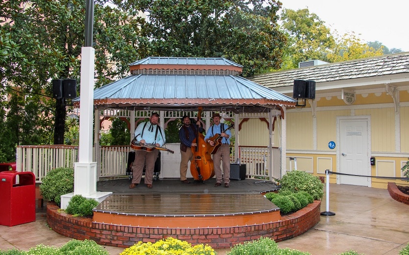 Live Music Performances at Dollywood Harvest Festival