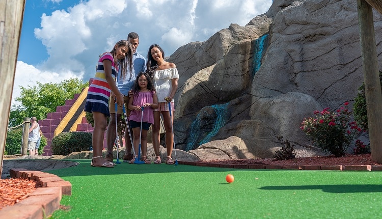 Best Places to Play Mini-Golf in Pigeon Forge
