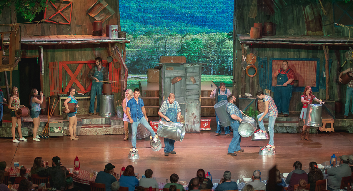 enjoy kid-friendly dinner shows in Pigeon Forge - Hatfield & McCoy Dinner Feud
