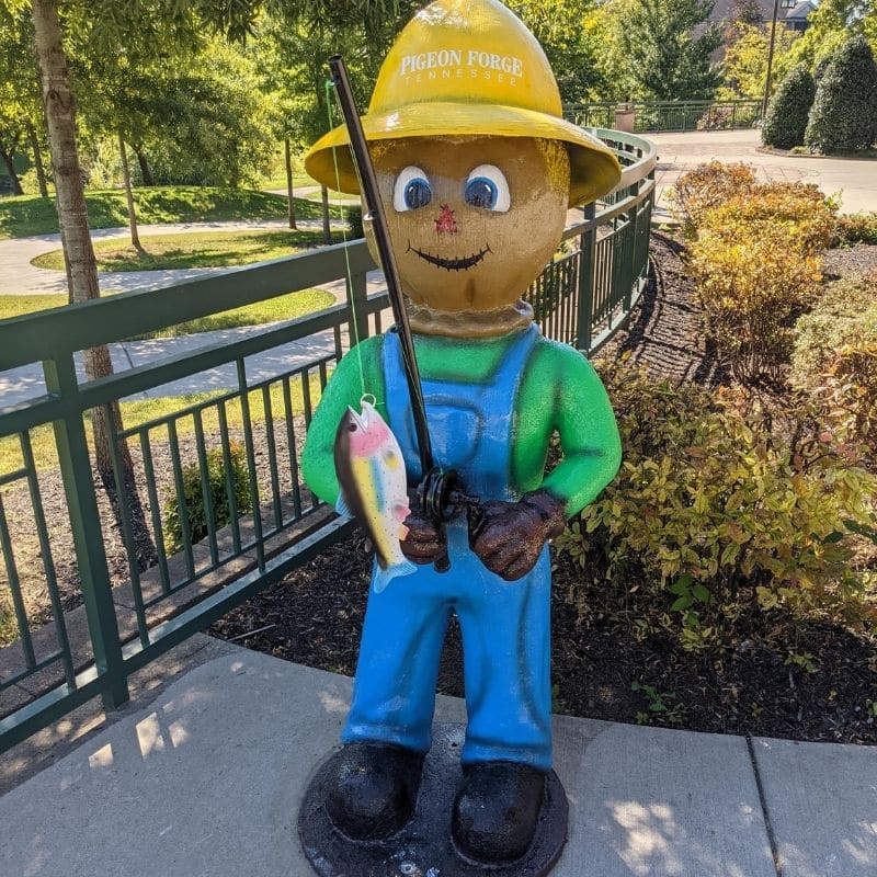 Reel'y Loving Pigeon Forge Scarecrow