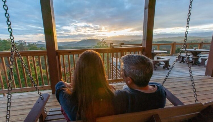 Couple's romantic getaway in a cabin in Pigeon Forge
