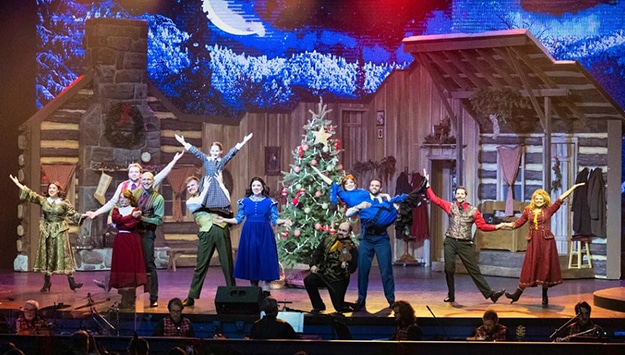 Enjoy award-winning holiday shows and entertainment at Dollywood's Smoky Mountain Christmas