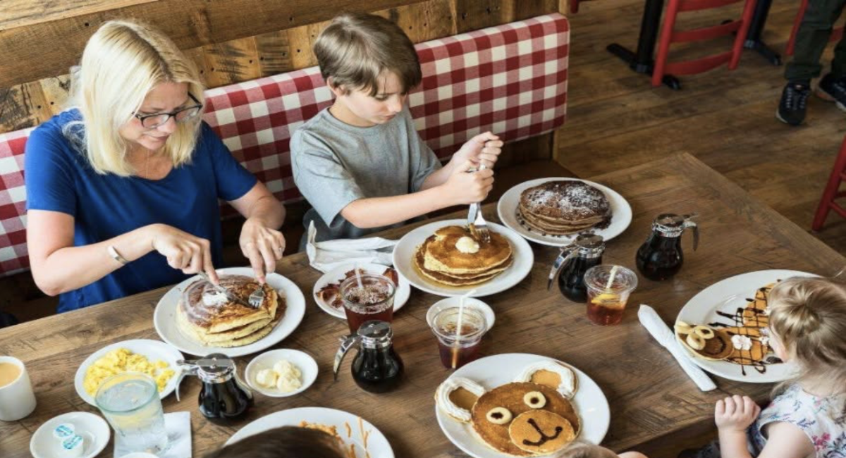 family with kids having breakfast in pigeon forge tn