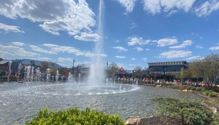 Paula Deen's Family Kitchen offers views of The Island Show Fountains