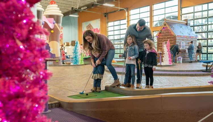 Teach your toddler how to play mini golf