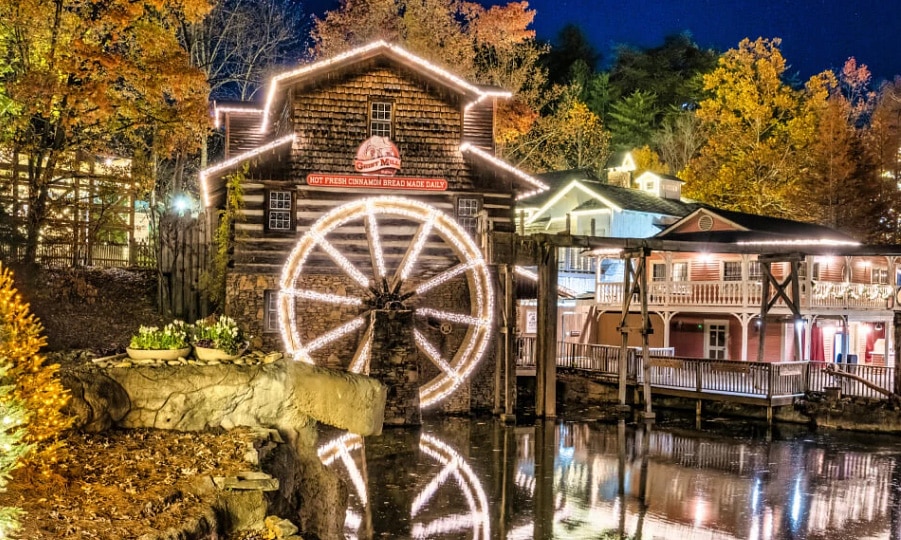 Dollywood’s Smoky Mountain Christmas