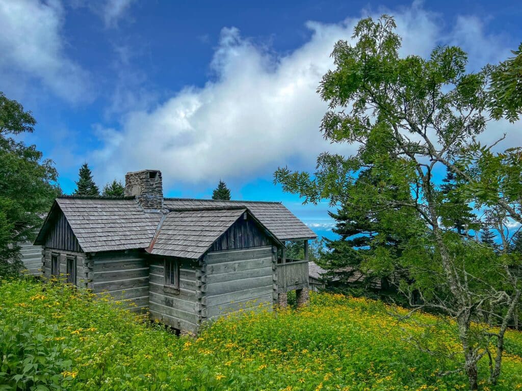 image of cabin in Mount LeConte