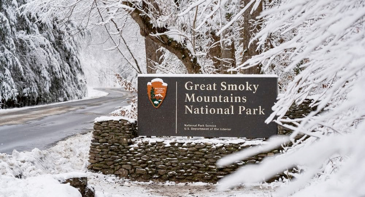 great smoky mountains national park sign in winter