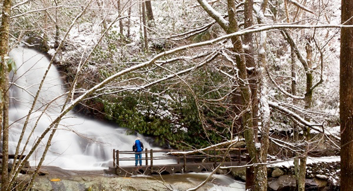 laurel falls trail - snow winter hike
