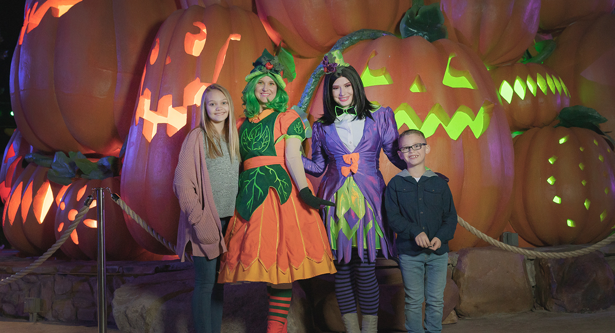guests in front of large pumpkin displays at dollywood