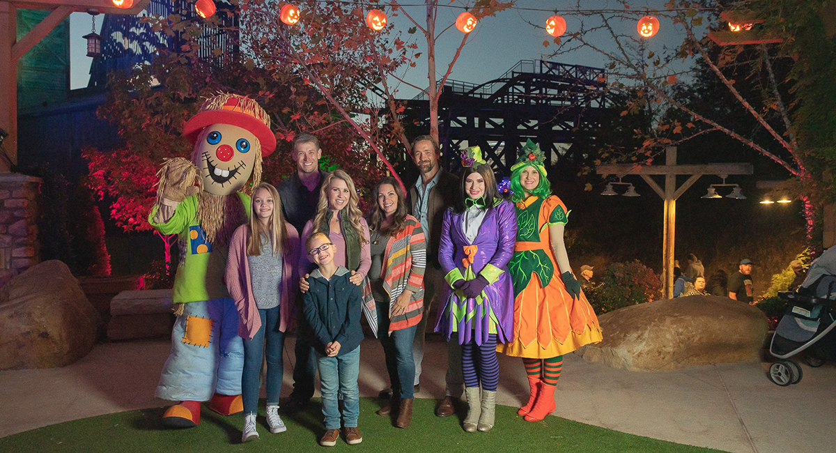 fall decor at trick or treehouse in pigeon forge