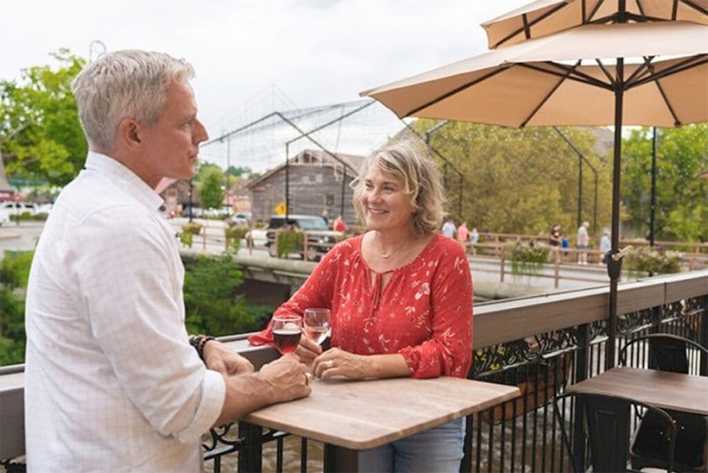 couples getaway in pigeon forge