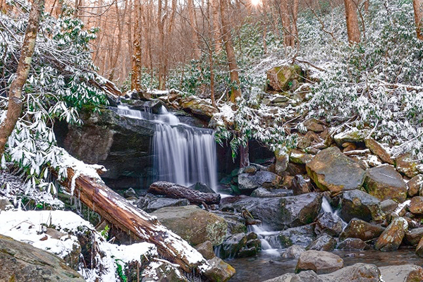 Explore Winter Hiking in the Smoky Mountains this winter in pigeon forge