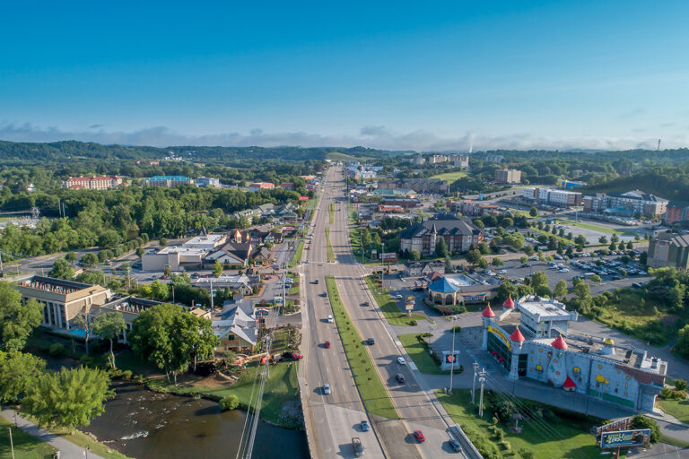 How to Fly to Pigeon Forge, Tennessee- Direct Flights, Airlines, and Everything You Need to Know