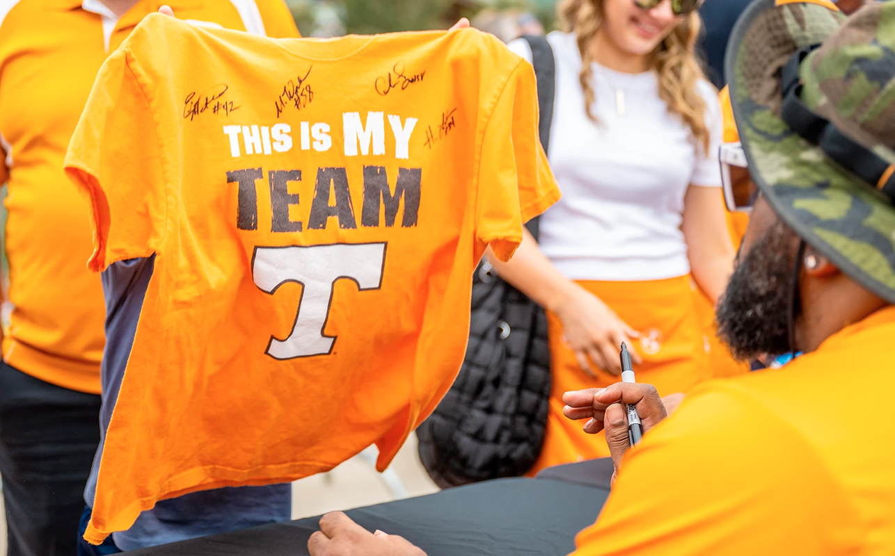 Tennessee Football: Autograph Session - The Island in Pigeon Forge
