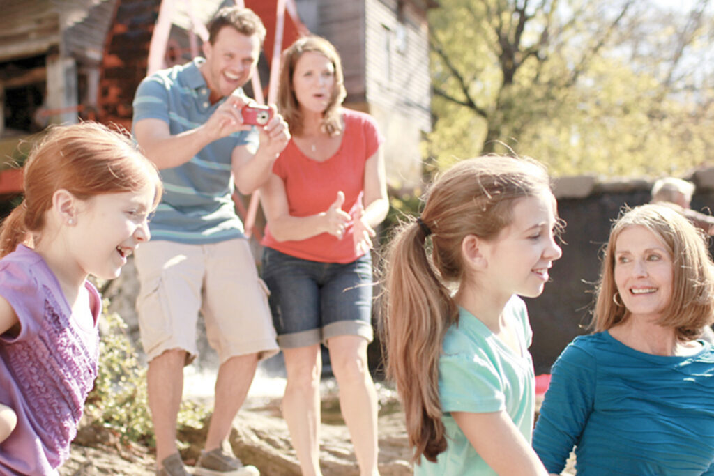 multi-generational family on a trip in pigeon forge tn