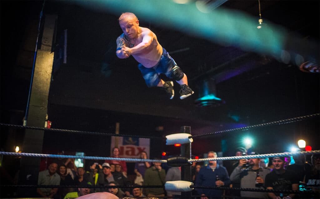 Micro Wrestling in Pigeon at the Microtorium