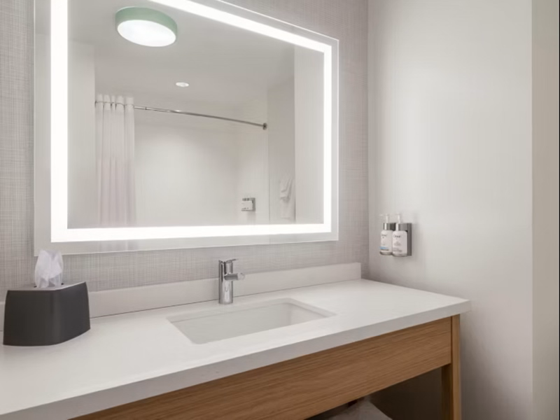 Garner Hotel Pigeon Forge - hotel bathroom